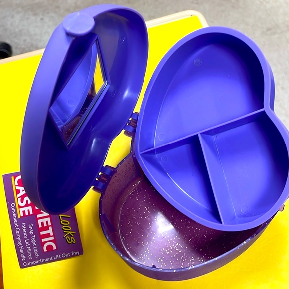 **SOLD** NWT GLITTER LOOKS HEART Cosmetic Case - Picture 4 of 6